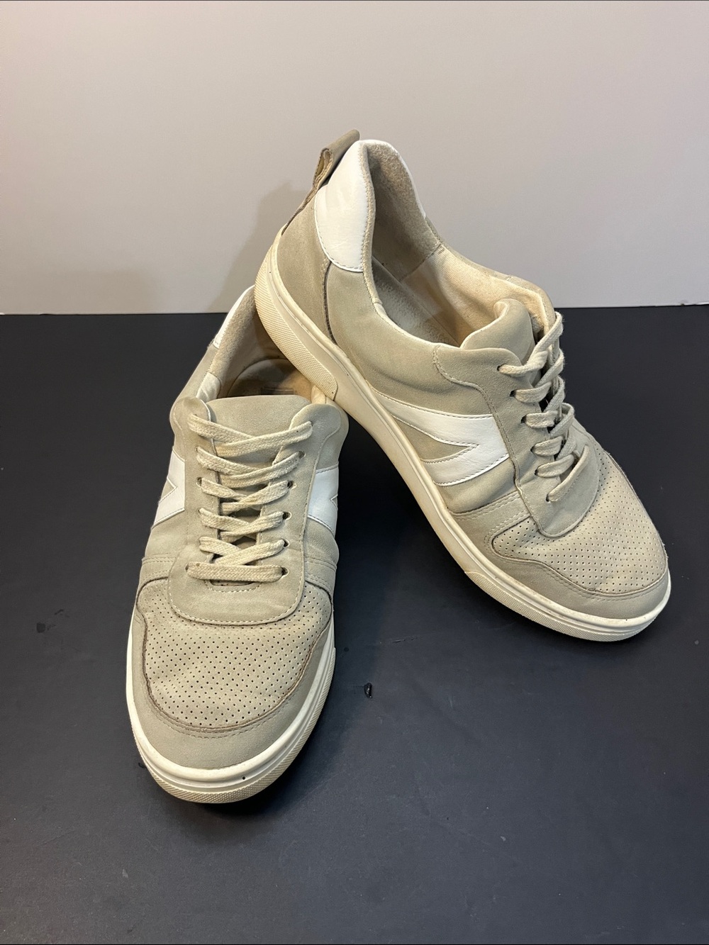 Mia Krew Tan Beige Faux Leather Casual Lace-Up Sneakers - Size 8.5